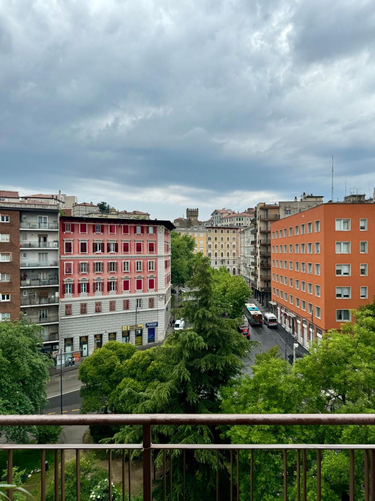 Maison Floran Appartamento In Centro A Триест Екстериор снимка